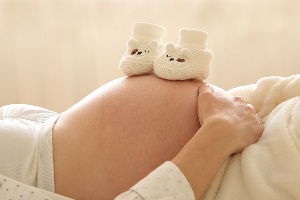 Jak uniknąć rozstępów w ciąży? Zadbaj o swoje ciało