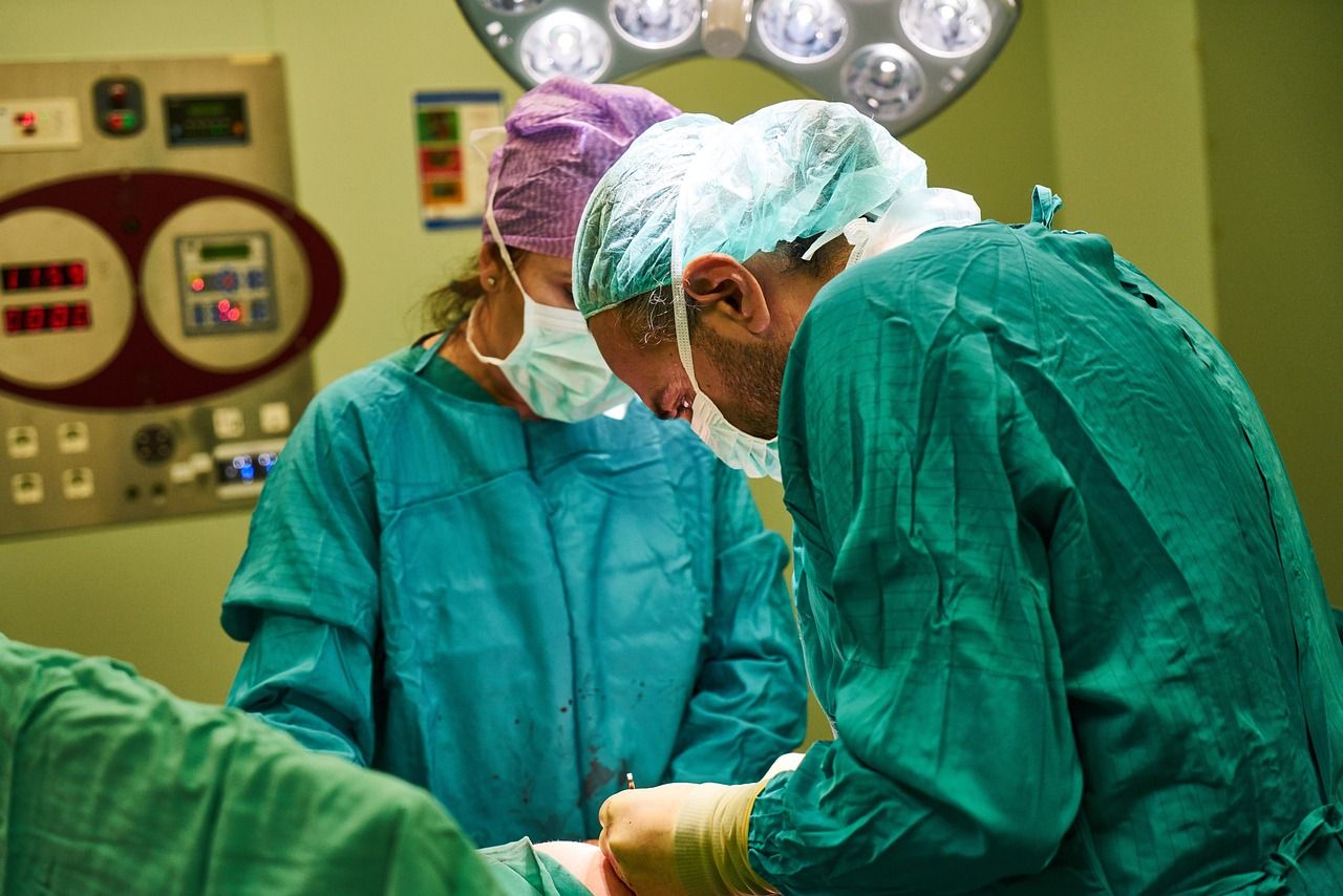 Jak wybór nici chirurgicznej wpływa na proces gojenia się ran?