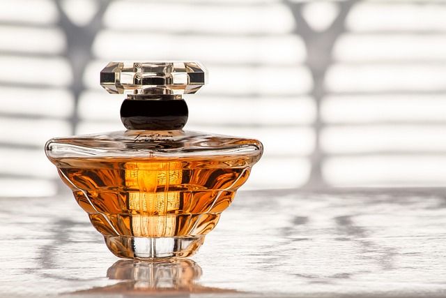 Oryginalne czy nie? Odkryj zalety korzystania z zamienników perfum